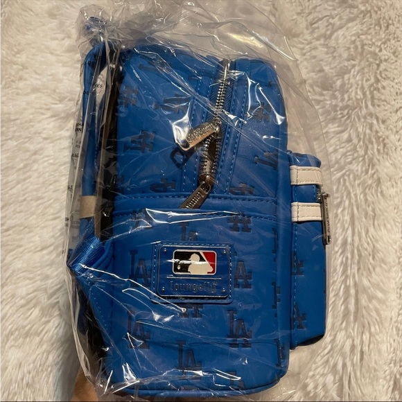 Loungefly Exclusive - MLB Los Angeles Dodgers Backpack NWT Major League Baseball - Picture 8 of 12